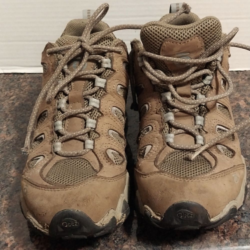 Women's Oboz Hiking Boots...Size 8..EUC